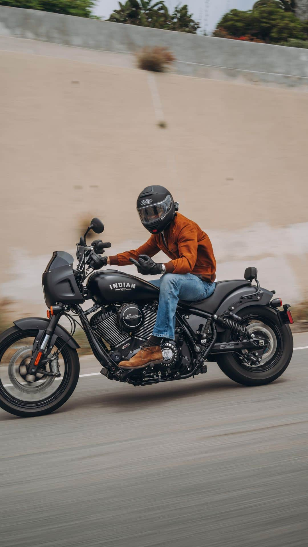 キーガン・アレンのインスタグラム：「Highest vibrations, tasty switchbacks, and bratty behavior with @seanmacd on our exceptional @indianmotorcycle」