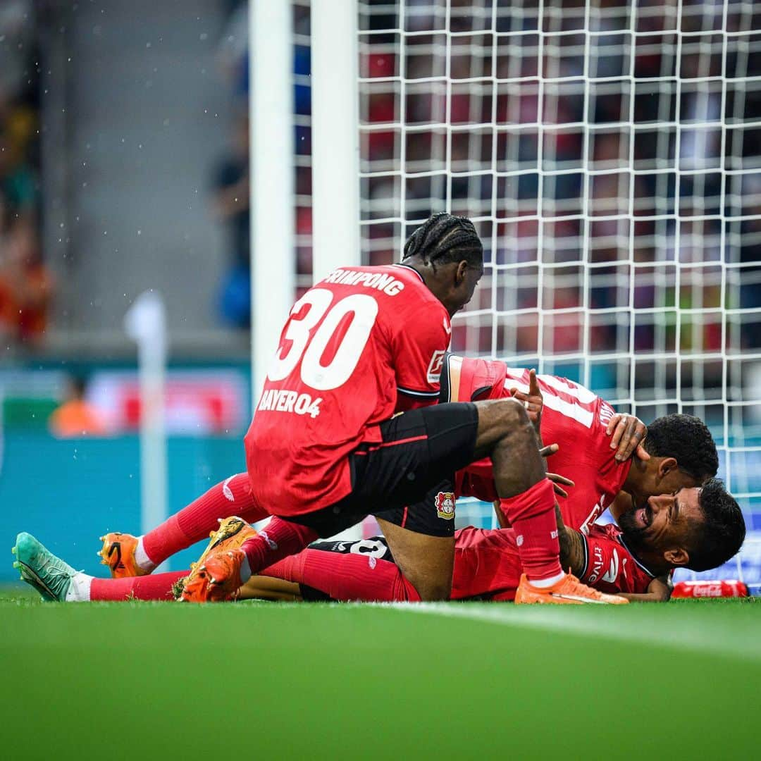 バイエル・レバークーゼンさんのインスタグラム写真 - (バイエル・レバークーゼンInstagram)「HEADER! 🤜🤛   #B04BMG 2-0 #Demirbay #Bundesliga #Bayer04 #Werkself」5月22日 3時02分 - bayer04fussball