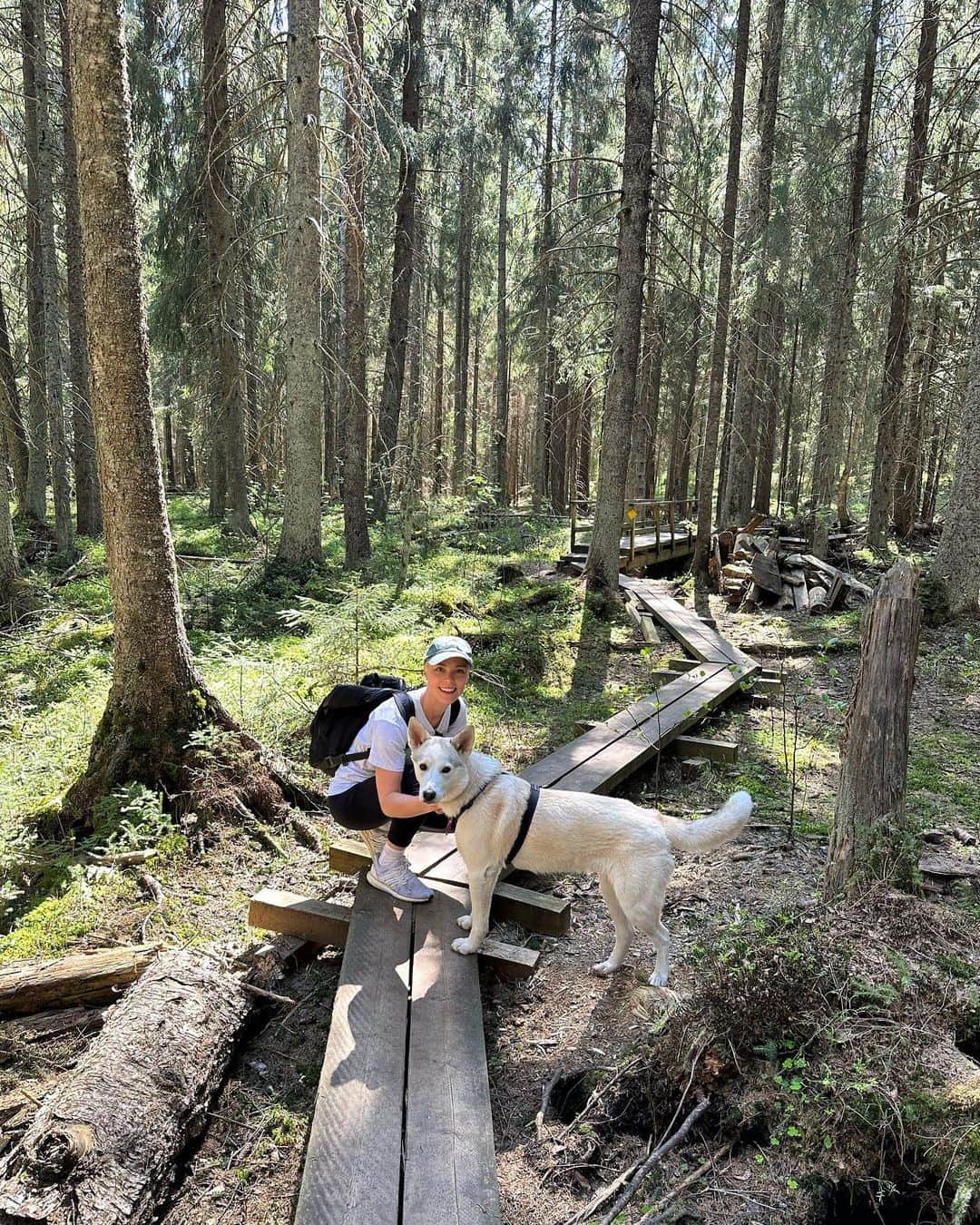 キーラ・コルピのインスタグラム：「Kiva sunnuntaiseikkailu kauniissa maisemissa! 🌳🌳🌳 Kiitos @ktiihonen ja @taalto85 💚」