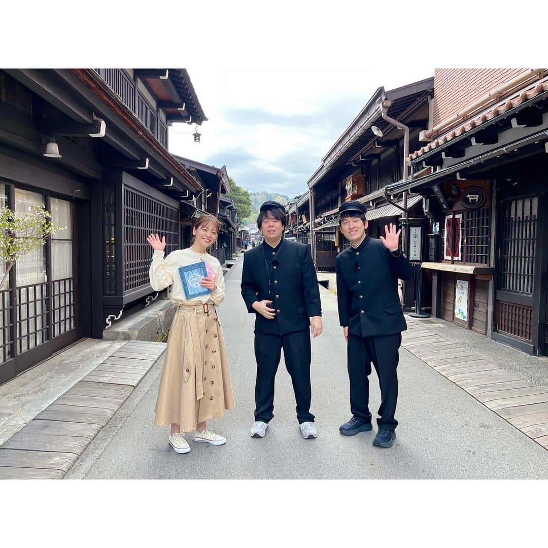 森夏美さんのインスタグラム写真 - (森夏美Instagram)「. in高山 ⛰  大人になってからまた修学旅行に行けるなんて、 夢にも思いませんでした✨✨  宮下草薙さんの学生服姿 高山で注目の的でしたよ🤭🎓  #タイチサン！ #岐阜県 #高山市 #修学旅行 #飛騨高山 #さるぼぼ #東海テレビ #アナウンサー #森夏美」5月21日 18時23分 - mori_natsumi0722