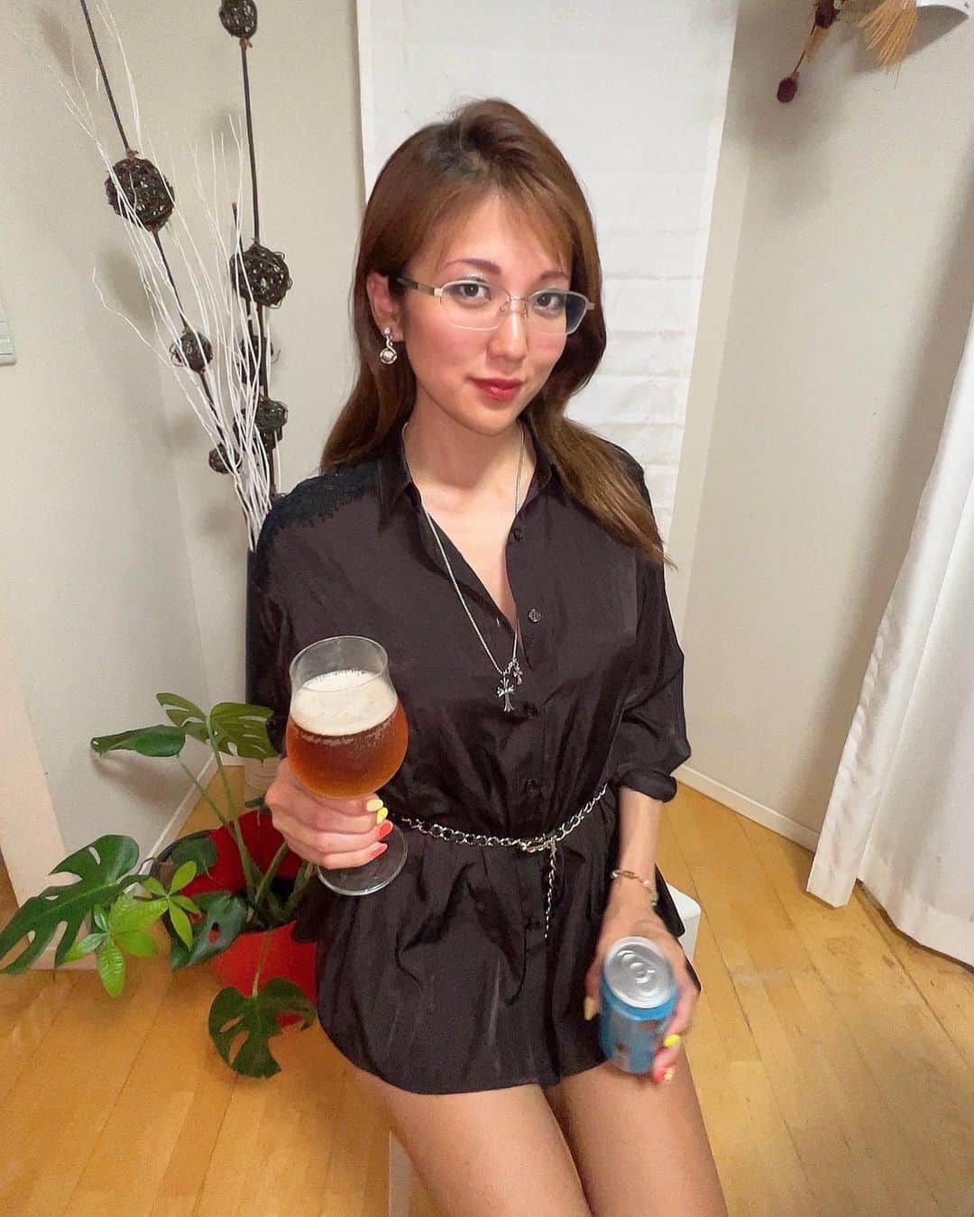 神谷麻美さんのインスタグラム写真 - (神谷麻美Instagram)「#バックスキンビール だよ🍻💕  色と泡が美味しそうなの～☺️💖✨️  ドイツの伝統製法と、台湾の良質な天然水🥰🧡✨️ そして、麦芽100％、天然ホップ、酵母をはじめ高品質の素材が織りなす、妥協のないビールだよ💖☺️🌈💖✨️  PR @buckskinbeer.jp #ミュンヘンへレス #ヘーフェヴァイツェン #Buckskin #小麦ビール #台湾ビール #ホワイトビール」5月21日 18時38分 - asamice428