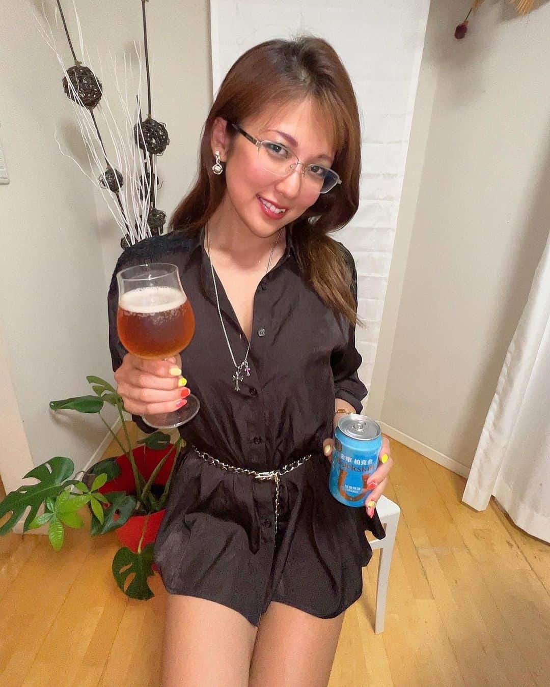 神谷麻美さんのインスタグラム写真 - (神谷麻美Instagram)「#バックスキンビール だよ🍻💕  色と泡が美味しそうなの～☺️💖✨️  ドイツの伝統製法と、台湾の良質な天然水🥰🧡✨️ そして、麦芽100％、天然ホップ、酵母をはじめ高品質の素材が織りなす、妥協のないビールだよ💖☺️🌈💖✨️  PR @buckskinbeer.jp #ミュンヘンへレス #ヘーフェヴァイツェン #Buckskin #小麦ビール #台湾ビール #ホワイトビール」5月21日 18時38分 - asamice428