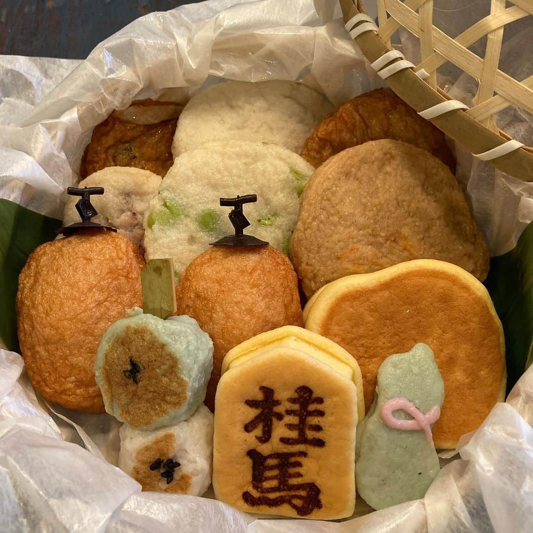 井上荒野のインスタグラム：「尾道の「桂馬蒲鉾商店」の詰め合わせをいただく。かわいくて食べられない…いや今夜食べますが！ありがとうございました！」