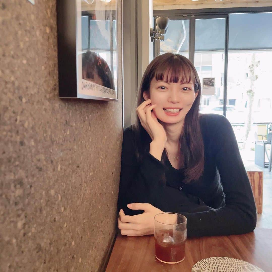 美緒のインスタグラム：「😗🥬🐏  味覚の変化を感じるこの頃です😗 あまり飲まなかったコーヒーを好んで飲むようになったり、圧倒的うどん派だったのにお蕎麦にとても魅力を感じるようになったり…🥬 色々なものに対するキャパが増えるのはとても嬉しいです🐏  (コーヒーは今現在アイスコーヒーに限ります。ホットはもう少し時間がかかりそうです。)  #instadaily #instagood #happy #summer #coffee #cafe #コーヒー #カフェ #アイスコーヒー」