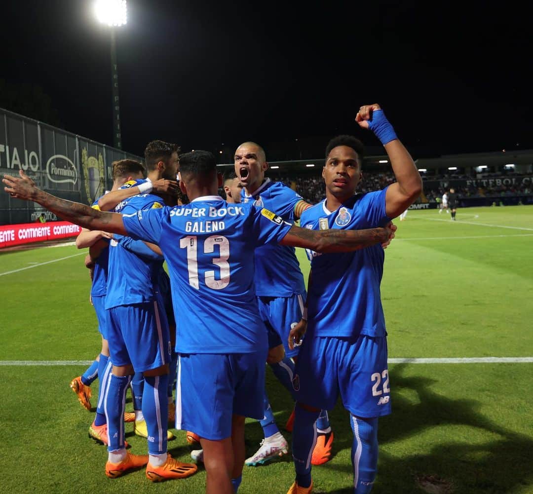 ヴェンデウ・ナシメント・ボルジェスのインスタグラム：「🙏🏾💪🏾💙⚽️🐉 @fcporto」
