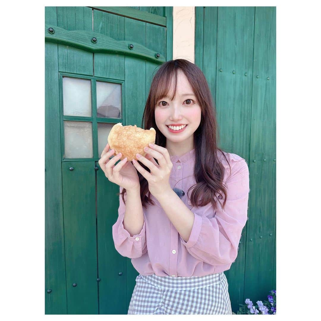 石井奏美さんのインスタグラム写真 - (石井奏美Instagram)「美味しかったメロンパン🍈 また食べたいなぁ💭  ロケで紹介したお店に行ったよ〜！ ラジオで聴いたの好きになったよ〜！  と報告いただけるの、 ご覧いただくだけでも、 聴いていただけるだけでも 嬉しいのに… よりハッピーな気持ちになります💘  皆さんいつもありがとうございます✨ また明日からも頑張ります💐🧸  #岡山#香川#アナウンサー #岡山グルメ#岡山パン屋#玉野#松風 #okayama」5月21日 18時35分 - ishii_kanami