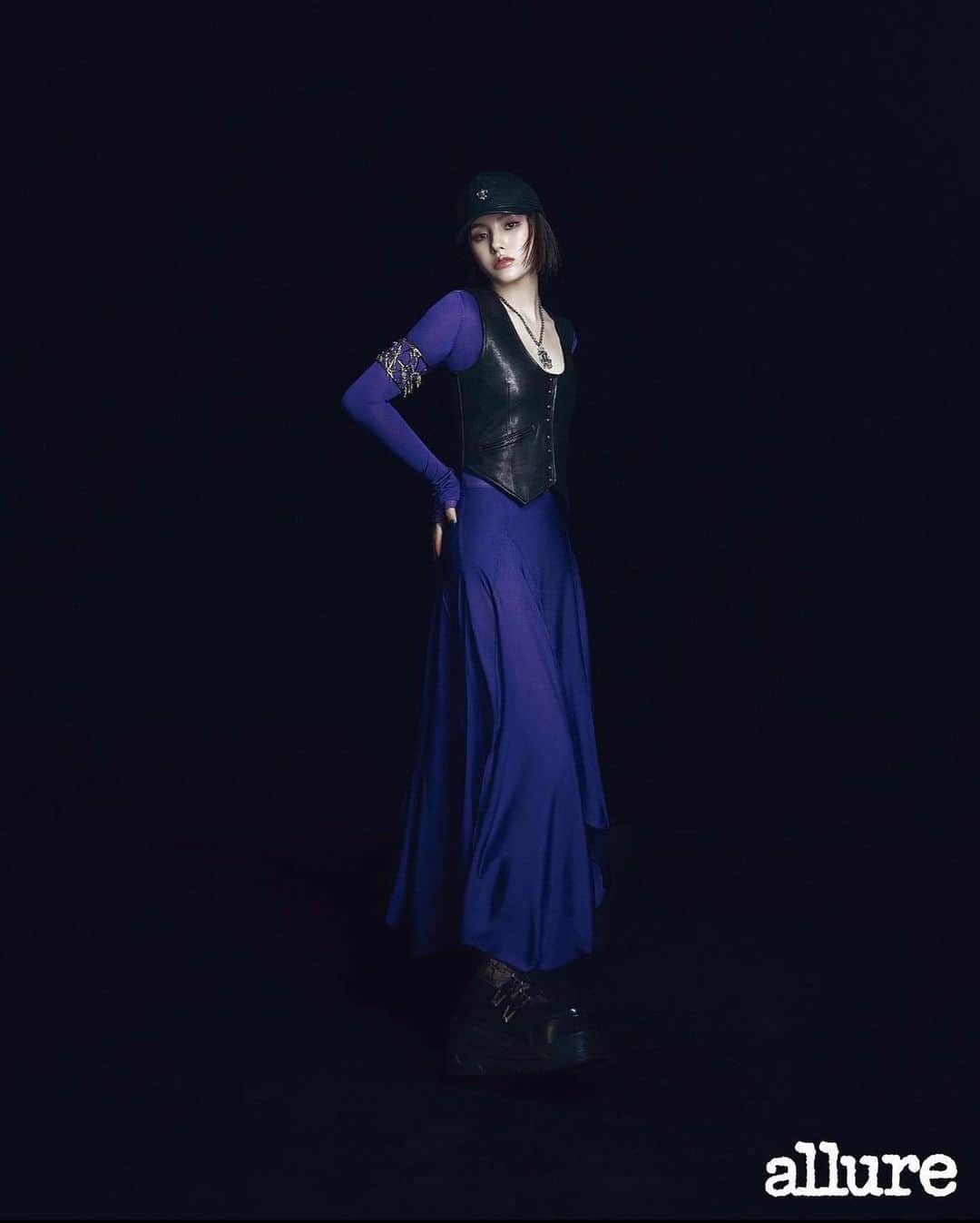 キム・ヨンジのインスタグラム：「🖤🍇」