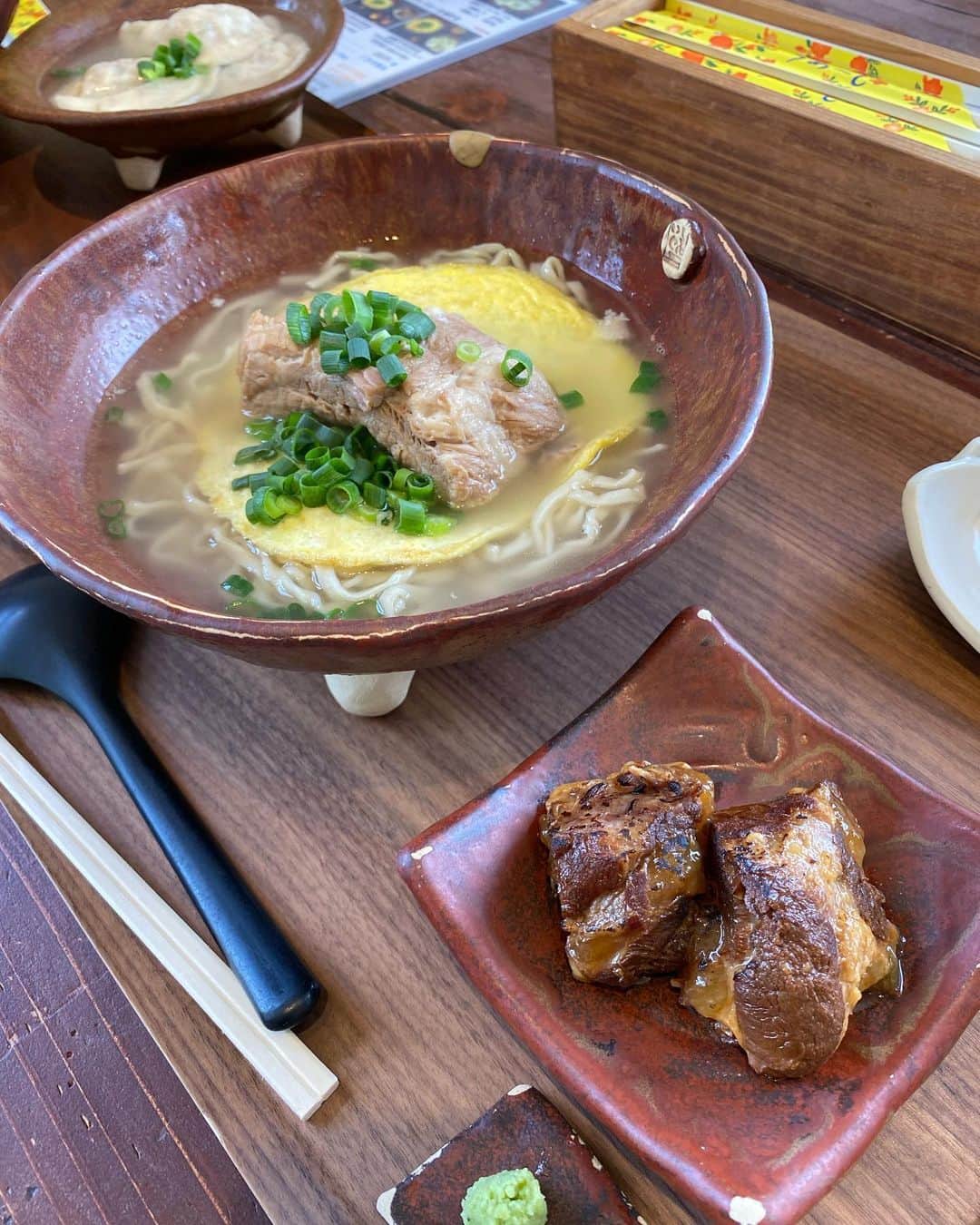 MAYUのインスタグラム：「あぁーー食べたい😂 はやくまた食べたい。  あと2ヶ月でまた沖縄いけるーっ🌴💜」