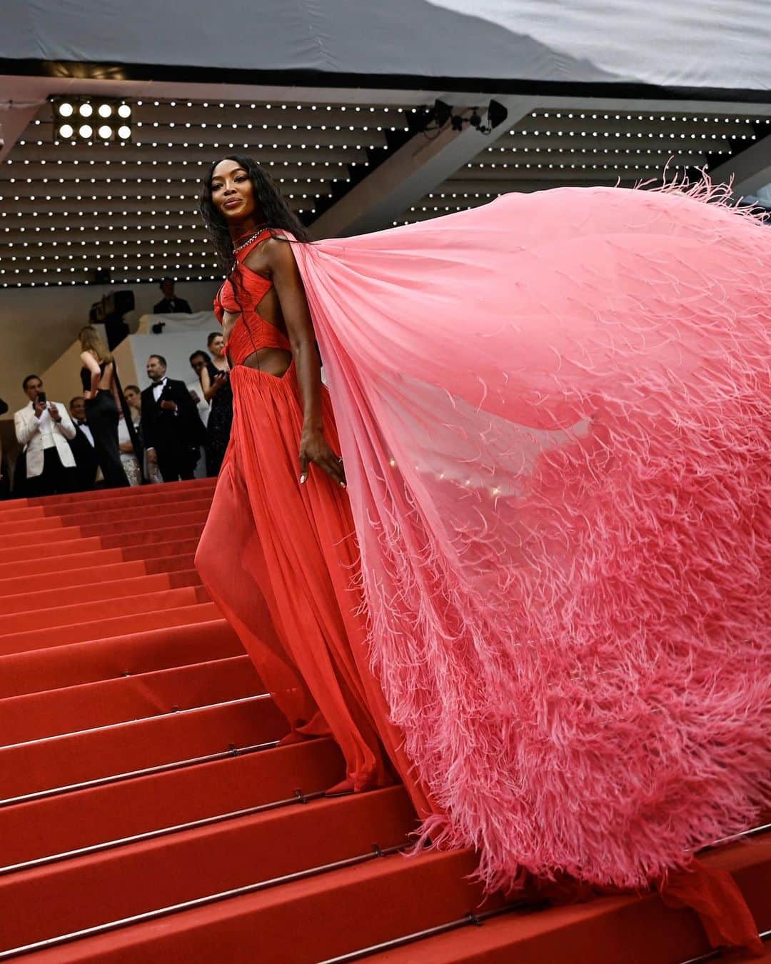 British Vogueさんのインスタグラム写真 - (British VogueInstagram)「Very few can shut down a red carpet the way #NaomiCampbell can. Attending the premiere of Martin Scorsese’s #KillersOfTheFlowerMoon at #CannesFilmFestival, the super wowed in @MaisonValentino couture and @chopard. Click the link in bio for the best red carpet moments at the festival so far.」5月21日 18時52分 - britishvogue