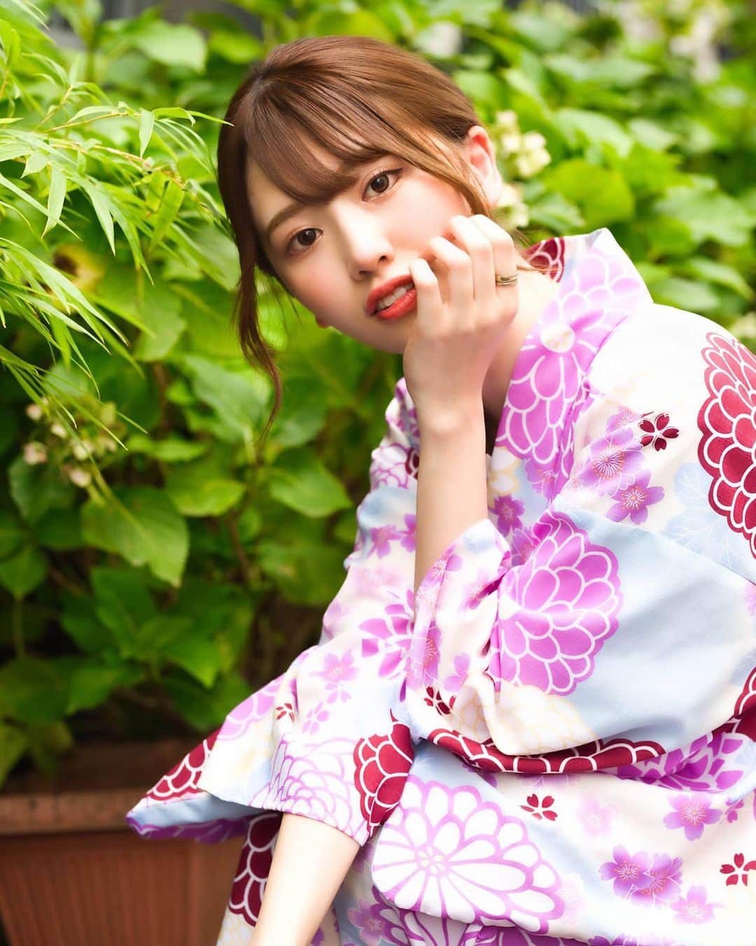 SHINTANITOUKOのインスタグラム：「そろそろ夏ですね🍉🌻🏊 今年は浴衣着てお祭りいきたい🎆🍧👘  骨折だけはもうしません笑  #夏 #初夏 #summer #浴衣 #浴衣女子 #お祭り #夏祭り #撮影 #浴衣ヘア #デート風 #夏の思い出  #浴衣姿 #レースクイーン#racequeen」