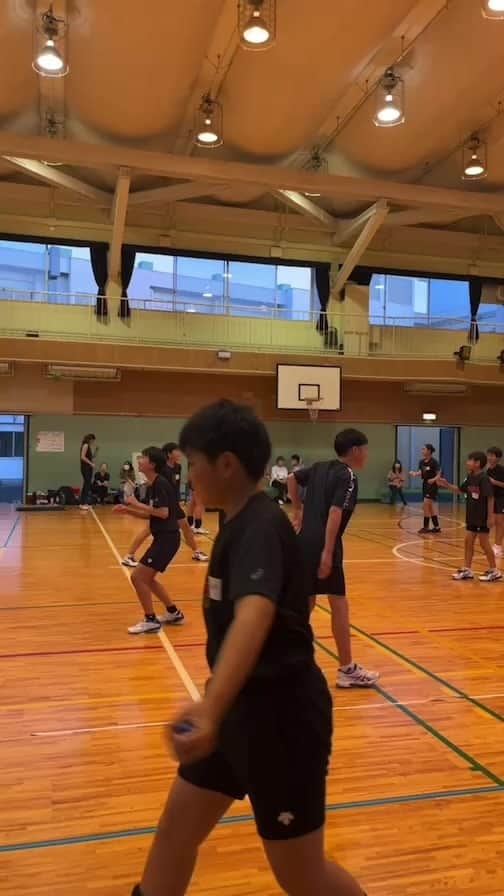 酒井大祐のインスタグラム：「@tomonori.wata  @ivs_volleyball   トレーニング中！」