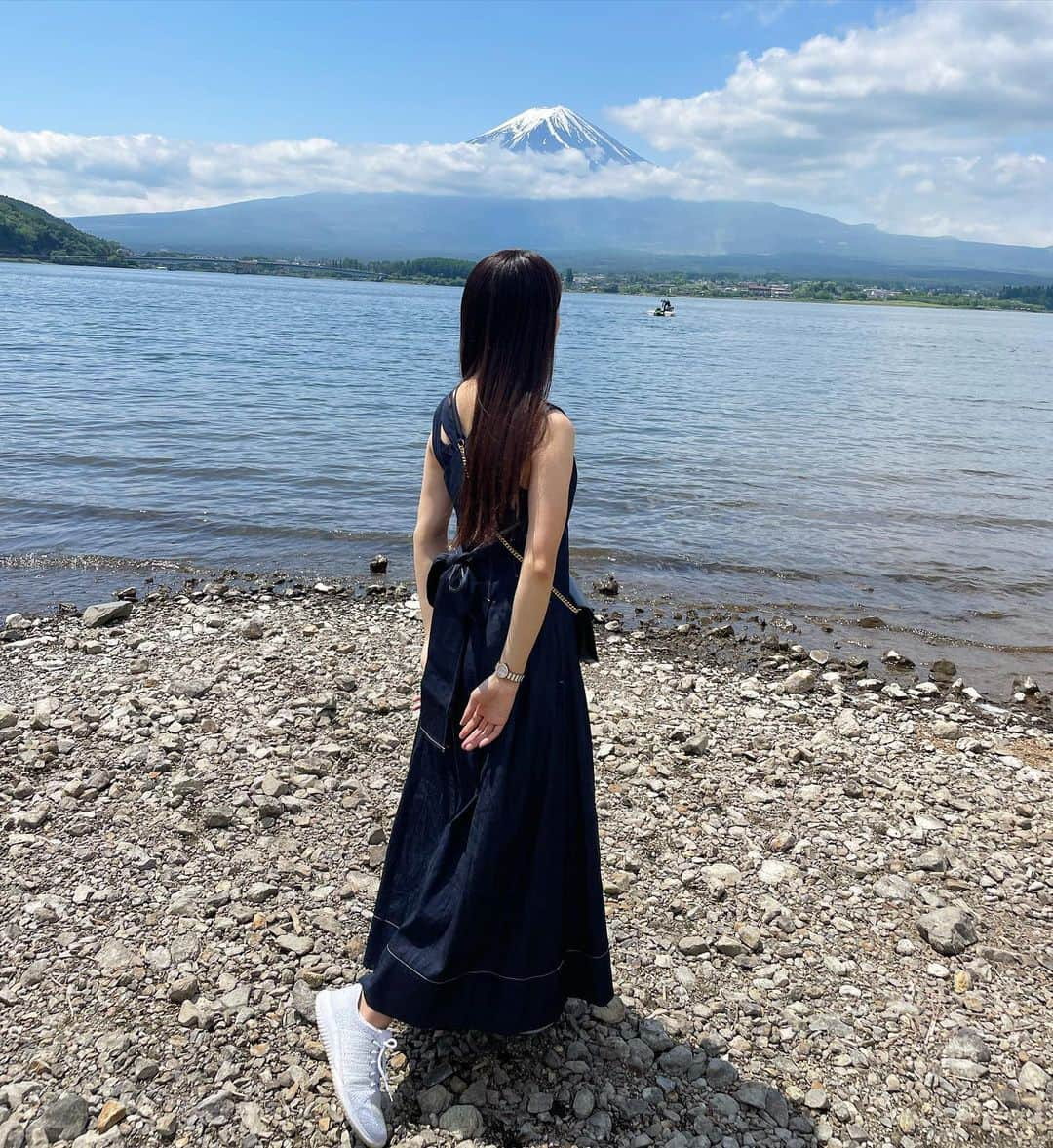 生形由佳さんのインスタグラム写真 - (生形由佳Instagram)「・ 山梨へドライブ🍃  富士山美しい🗻  良き休日でした☺️ 明日からまた頑張ろう~  👗 @mercuryduo_com  背中のデザインが可愛い❤︎  #山梨観光 #富士山 #河口湖  #忍野八海 #新倉山浅間公園  #mercuryduo #PR #マーキュリーデュオ  #春ワンピース #ワンピース」5月21日 19時02分 - yuka.ub