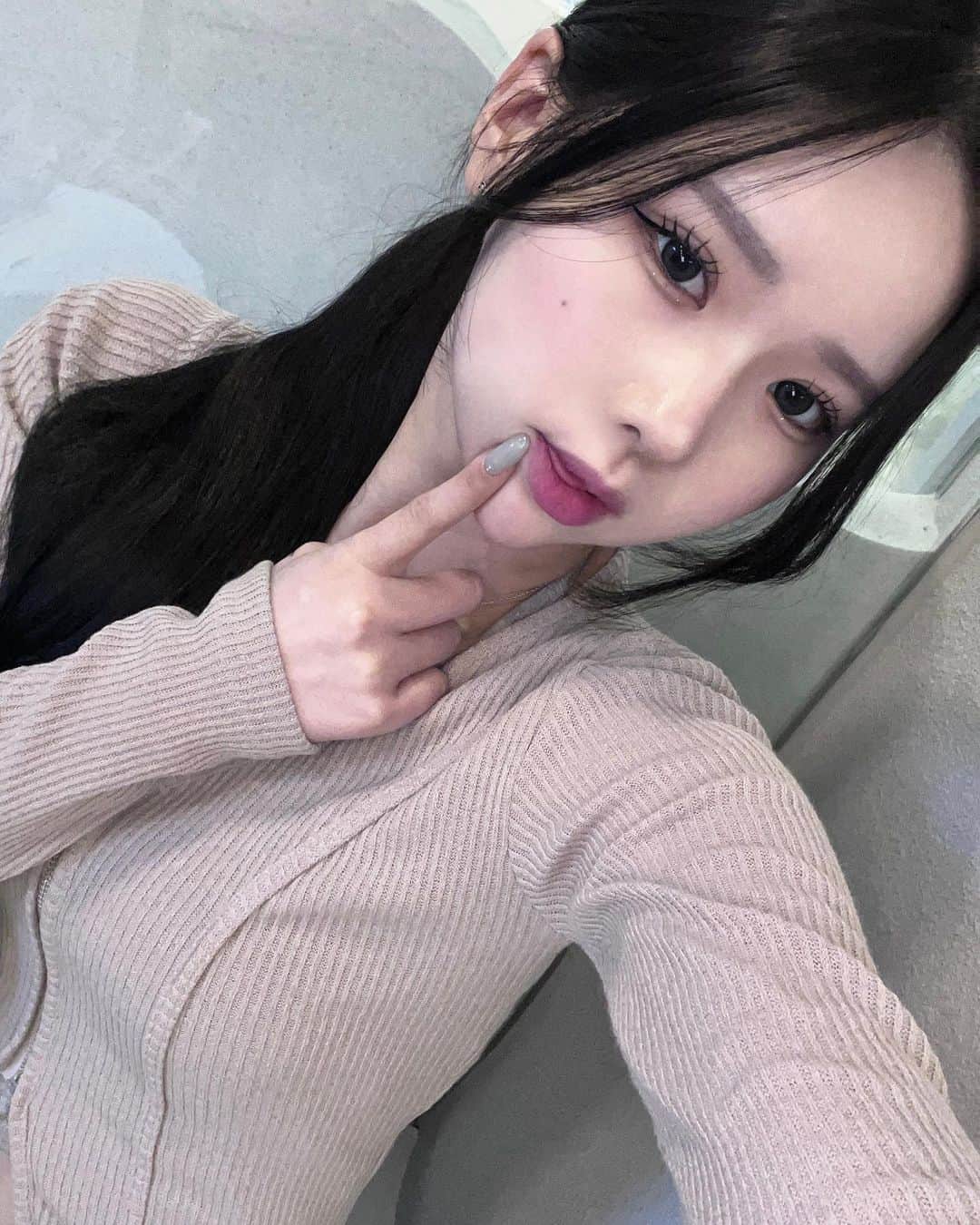 のインスタグラム：「♥♡˚* - - #05년생  #fyp」