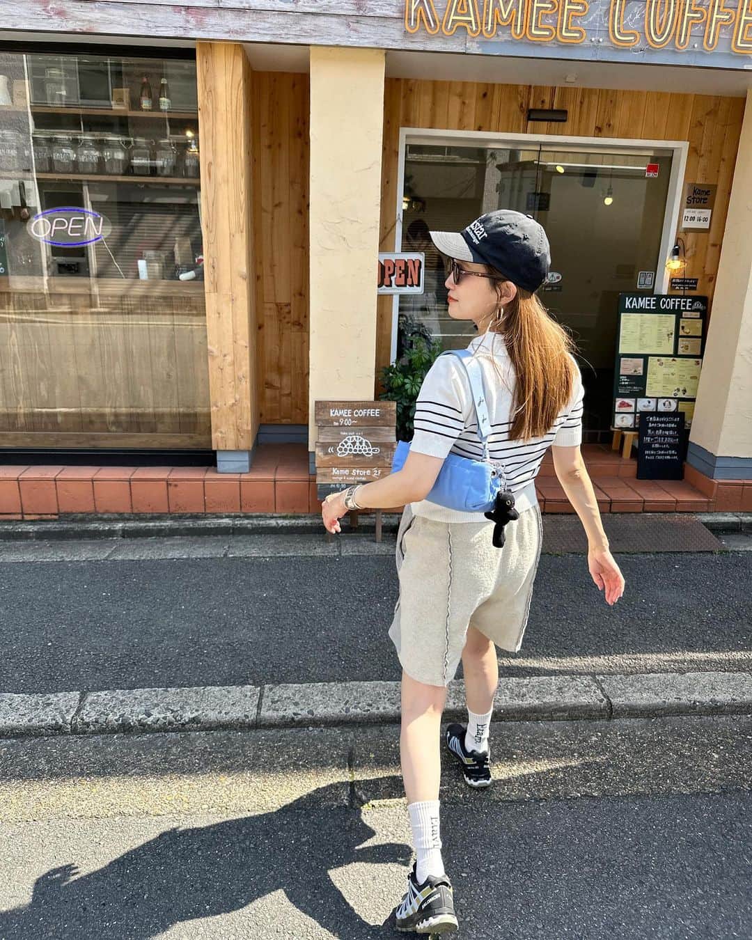 青木美緒のインスタグラム：「KYOTO振り返り🎎🏮⛩️🗼 (髪切りに行く前だからロング👩🏻もはや懐かしい💭) . ちゃっかり買い物もした🛍️👏 #京都カフェ #京都観光 #マタニティコーデ #マタニティ」