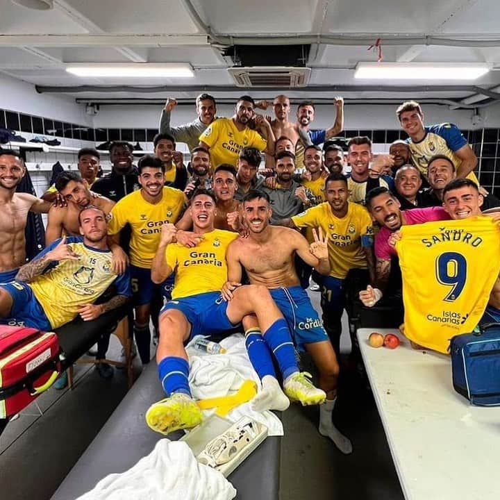 サンドロ・ラミレスさんのインスタグラム写真 - (サンドロ・ラミレスInstagram)「Enorme el trabajo del equipo ➕3️⃣ El próximo sábado vamos juntos con todo 💛💙 A un pasito del objetivo 💪🏻 VAMOS!!! #LaUniónHaceLasPalmas #LaLigaSmartBank」5月21日 19時11分 - sandroramirez9