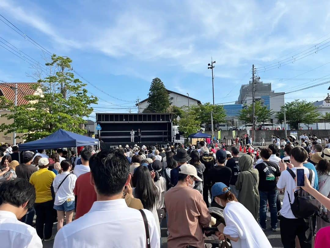 松本康太さんのインスタグラム写真 - (松本康太Instagram)「シンボルロード夢☆フェスタ「地域活性よしもとお笑いステージ」  今日は京都府南丹市のイベントにジョイマン、京都府住みます芸人きゃろっときゃべつ、木下弱くんと一緒に参加させていただきました(*´ー｀*)　  キッチンカーが36店舗！そしてたくさんの人が来てくれましたo(^o^)o　 暑い中ありがとうございました！  京都グルメをみんなでお腹いっぱい食べました。　　　  #京都#jc#日本青年会議所#そのべ#レギュラー#あるある探検隊#京都府文化観光大使#きゃろっときゃべつ#木下弱 くん#ジョイマン#イベント#お笑いライブ#笑顔#歌#明日があるさ#笑顔のまんま#キッチンカー#キッチンカーイベント」5月21日 19時19分 - aruarutankentai.matsumoto