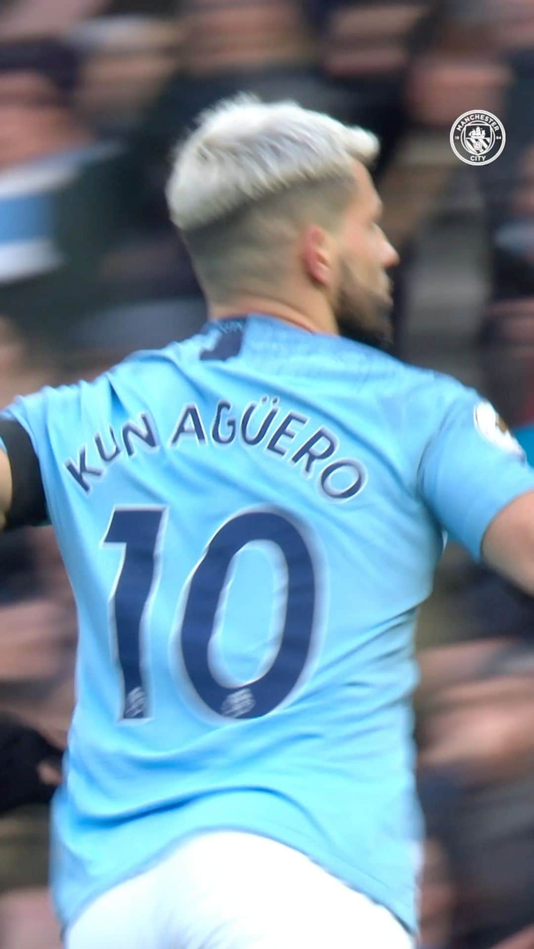 セルヒオ・アグエロのインスタグラム：「Three is a magic number, right? 😎   Throw🔙 to @kunaguero’s wonder strike from his hat-trick against Chelsea! 🤩」