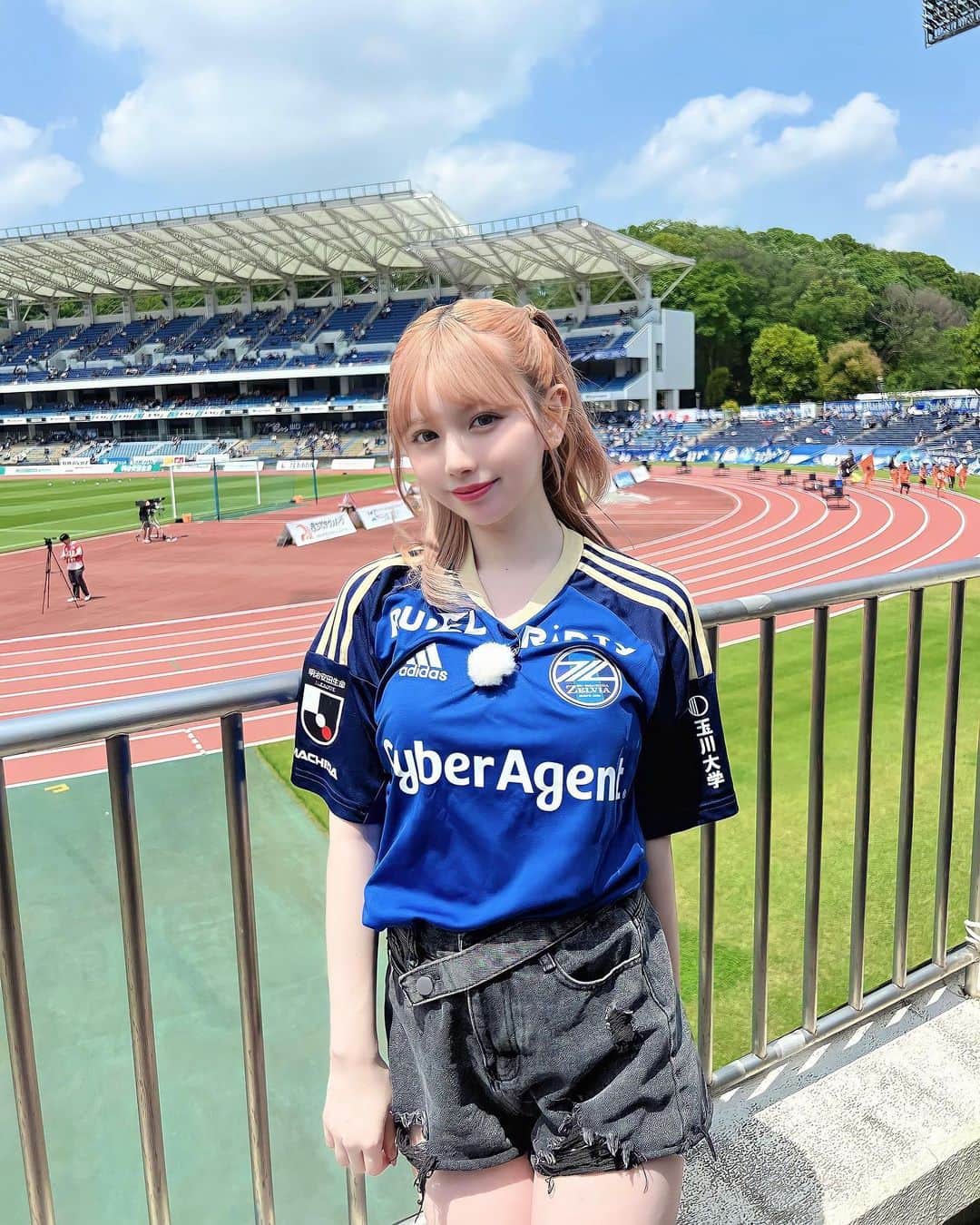 若林萌々のインスタグラム：「応援がんばりました⚽️勝ちってうれしい、、！  #町田ゼルビア#ゼルビア」