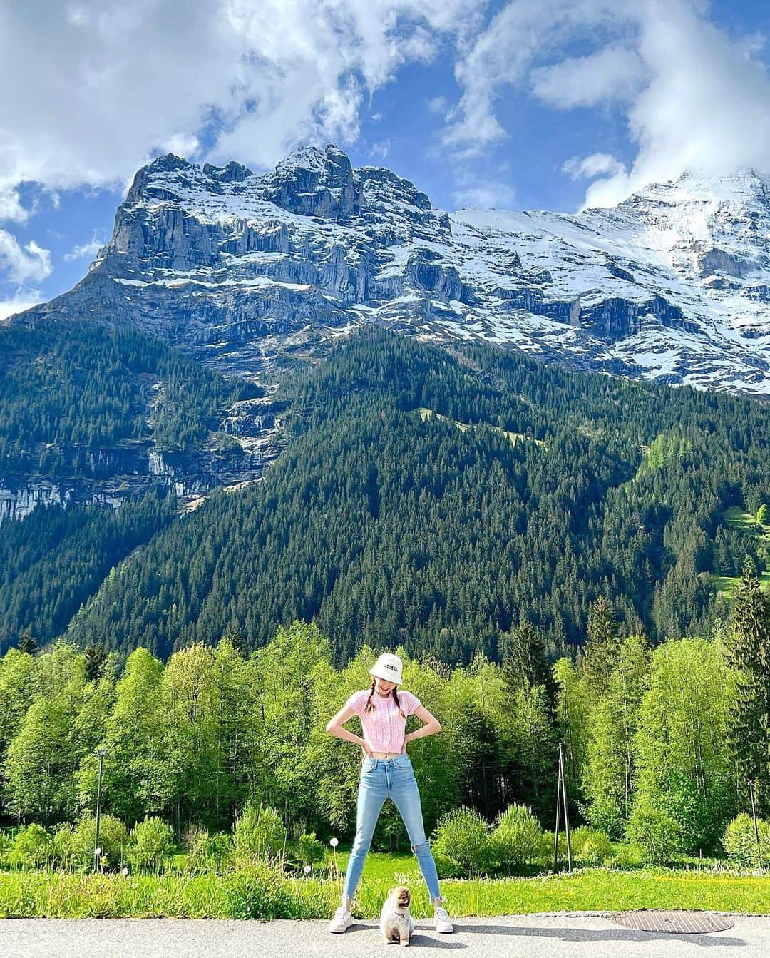 イ・ダヘのインスタグラム：「스위스 샬레❤️ 여기서 살래~~ #honeymoon」