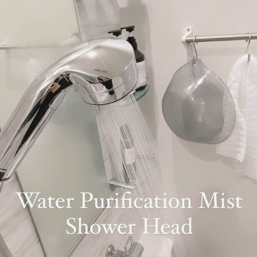 mmmaaakkkiiikkkoooさんのインスタグラム写真 - (mmmaaakkkiiikkkoooInstagram)「\ 我が家のシャワーヘッド/  @suin__official の Water Purification Mist Shower Head   デザインにまずは惚れた💛  機能もしっかり✨✨ ウルトラファインバブルが毛穴の奥まで汚れを落してくれる✨ さらに、 残留塩素を除去する洗浄カートリッジ入りなので髪と肌にとっても優しい💛  通常のシャワーもしっかりパワーがあるのもお気に入りポイント😊  @suin__official からみてみてね😎 . . . . @suin__official #シャワーヘッド#塩素除去シャワーヘッド#モニター #suin #with_suin #シャワーヘッド #ウルトラファインバブル #浄水シャワー」5月21日 19時29分 - mmmaaakkkiiikkkooo