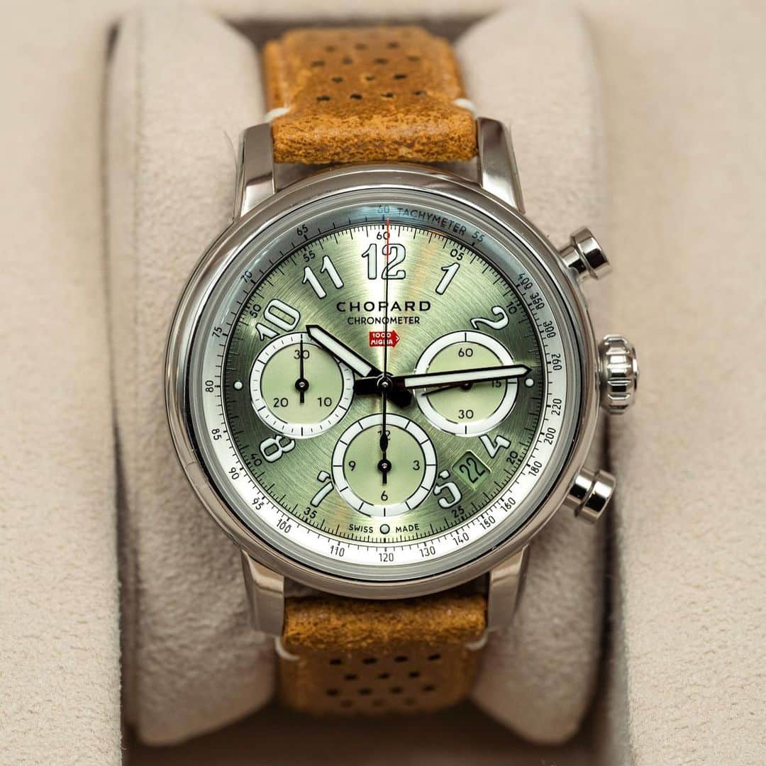 Daily Watchさんのインスタグラム写真 - (Daily WatchInstagram)「@chopard recently launched a downsized version of their Mille Miglia Chronograph. Now available in a 40,5mm case made of Lucent Steel A223, it comes in 3 dials colours. Shown here is the light green version, which would be a refreshing choice. #chopard #chopardmillemiglia」5月21日 19時40分 - dailywatch