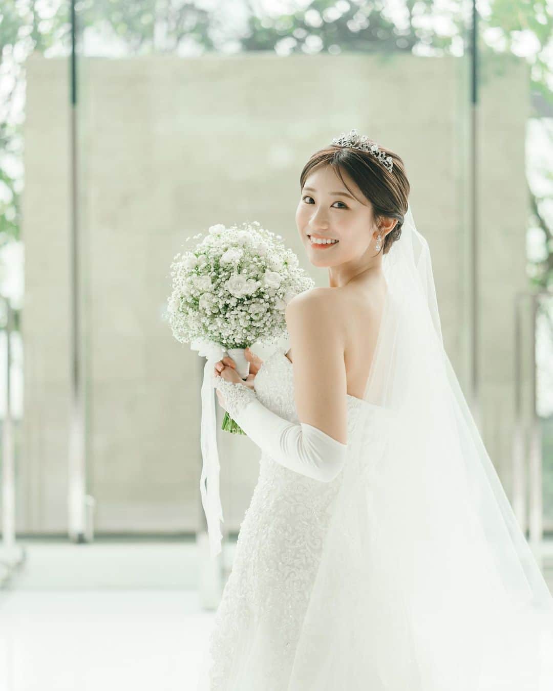 藤原万由子のインスタグラム：「. . 2023.04.22 . . お天気にも恵まれ、大好きな人達に囲まれて結婚式を挙げることができました！ . . 一生忘れられない大切な思い出☺️」