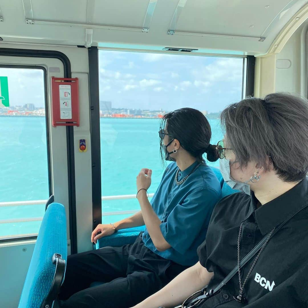 ザンゲ（ZANGE）さんのインスタグラム写真 - (ザンゲ（ZANGE）Instagram)「MIYAKOJIMA🏖🚢 久しぶりに はしゃいだ1日🤣🙌 GWの飛鳥IIグルーズでのショーで宮古島に寄港し、レンタル自転車で島を走りまくりみんな日焼けで皮ずるむけ🤣💦 なかなかXTRAPで旅する事も少なくなってたので、久しぶりにみんなで全力で遊びました😂🙌 #宮古島 #飛鳥ⅱ #miyakojima #asuka2 #lego」5月21日 19時49分 - zange_xtrap