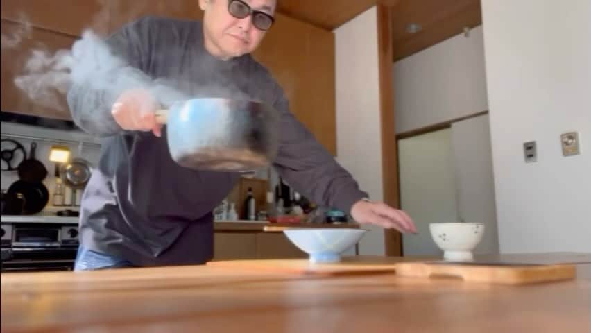 遠山正道のインスタグラム：「YouTube新種の老人 生卵をすする音 May2023 vol.57 sound of a raw egg being slurped.  Shooting/Editing/Music Masa Toyama https://youtu.be/19DOniv9d_U」