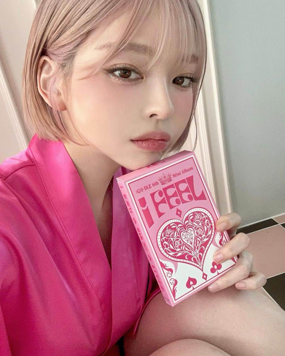 カン・テリのインスタグラム：「pink #queencard 💕 노래 넘 좋아아🫢」