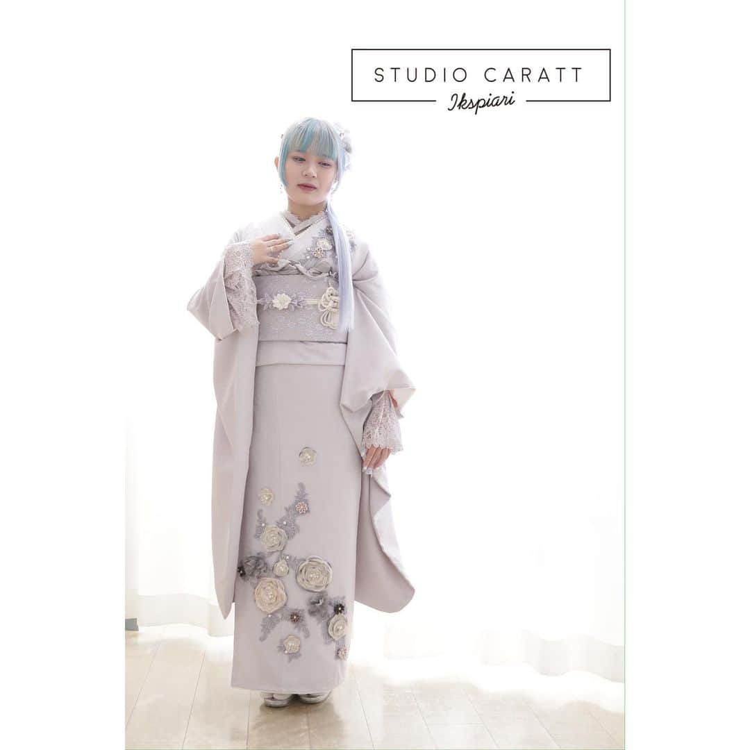 スタジオキャラット イクスピアリ店のインスタグラム：「振袖展示会 5/20(土) - 5/28(日)  ☞ 振袖レンタルのご相談 ☞ 撮影のご相談 ☞ 振袖のご試着  2024年、2025年、2026年 成人式を迎えるみなさま! ご予約お待ちしてます  ご好評につき、 2024年の当日支度枠が 埋まってしまっております😣 お持ち出しのみのご対応となっておりますので、予めご了承ください🥹 2025年、2026年も残りわずかとなっておりますので、お急ぎください🫣  ………………………  #スタジオキャラット #スタジオキャラットイクスピアリ店 #studiocaratt #イクスピアリ #浦安 #舞浜 #着物 #着付け #ヘアアレンジ #メイク #フォトスタジオ #写真館 #photo #photostudio #写真 #家族 #ドレス#振袖 #後撮り #前撮り #成人式 #振袖ヘア #振袖レンタル」