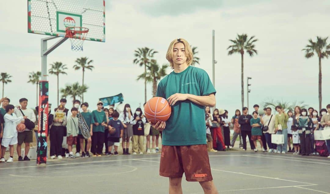 ともやんさんのインスタグラム写真 - (ともやんInstagram)「バチイケ。 AKTR×&RSON🏀 もうすぐで発売🏀👍」5月21日 19時55分 - tmyndayo