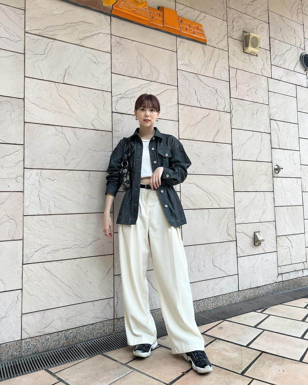 千田麻実さんのインスタグラム写真 - (千田麻実Instagram)「私服✌🏻 eenieのジャケットが可愛すぎるのと 履いてると絶対褒めて貰えるtodayfulのパンツ✌🏻 あとjordan11✔️ ⠀ #私服」5月21日 20時03分 - mami__senda