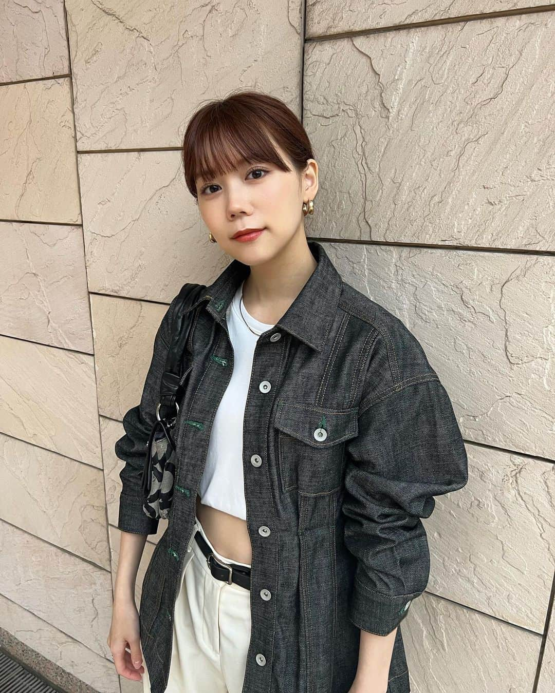 千田麻実さんのインスタグラム写真 - (千田麻実Instagram)「私服✌🏻 eenieのジャケットが可愛すぎるのと 履いてると絶対褒めて貰えるtodayfulのパンツ✌🏻 あとjordan11✔️ ⠀ #私服」5月21日 20時03分 - mami__senda