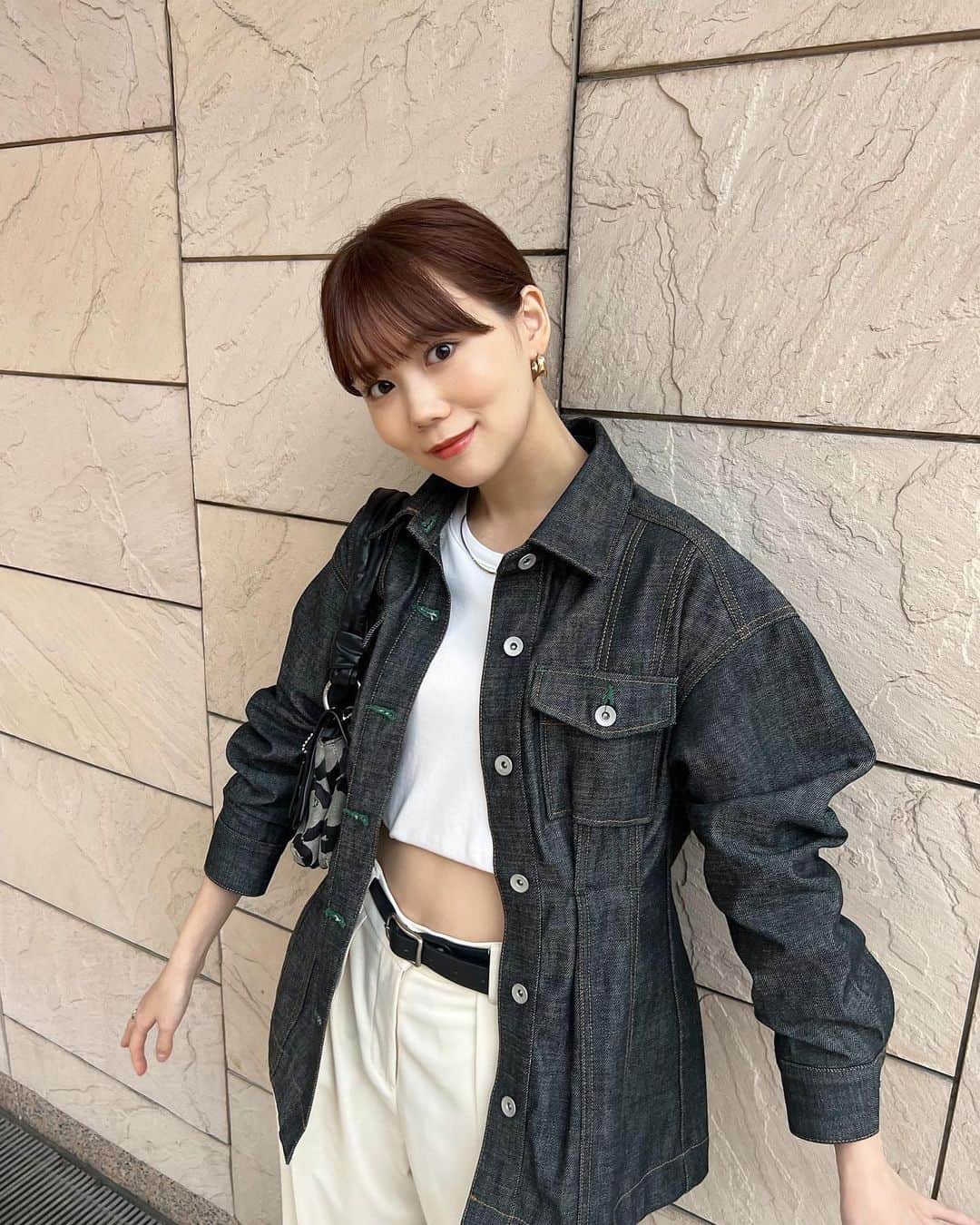 千田麻実さんのインスタグラム写真 - (千田麻実Instagram)「私服✌🏻 eenieのジャケットが可愛すぎるのと 履いてると絶対褒めて貰えるtodayfulのパンツ✌🏻 あとjordan11✔️ ⠀ #私服」5月21日 20時03分 - mami__senda