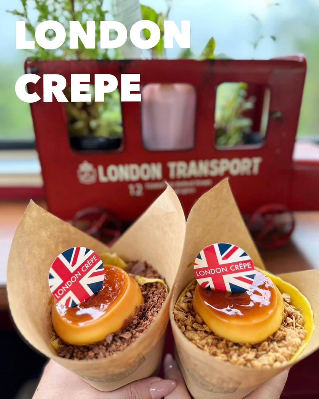 安室奈美恵　ファンアカウントのインスタグラム：「LONDON CREPE 🚌𓇬𓂂𓈒𓏸︎︎︎︎  1961年製のバスでロンドン市街をずっと走った後に宮崎のフェニックス動物園で使られてた歴史の深いバスがクレープ屋さんに🩵"  オープン待ちしてたから内観が撮れたけど速攻で満席になりました👀!!  凄いボリューム満点で美味しかったです🩵"  #ロンドンバス#ロンドンクレープ#londonbus#londoncrepe #都城カフェ #都城クレープ #都城スイーツ #宮崎カフェ#宮崎スイーツ#スイーツ巡り #スイーツ好きな人と繋がりたい #時差スタグラム」