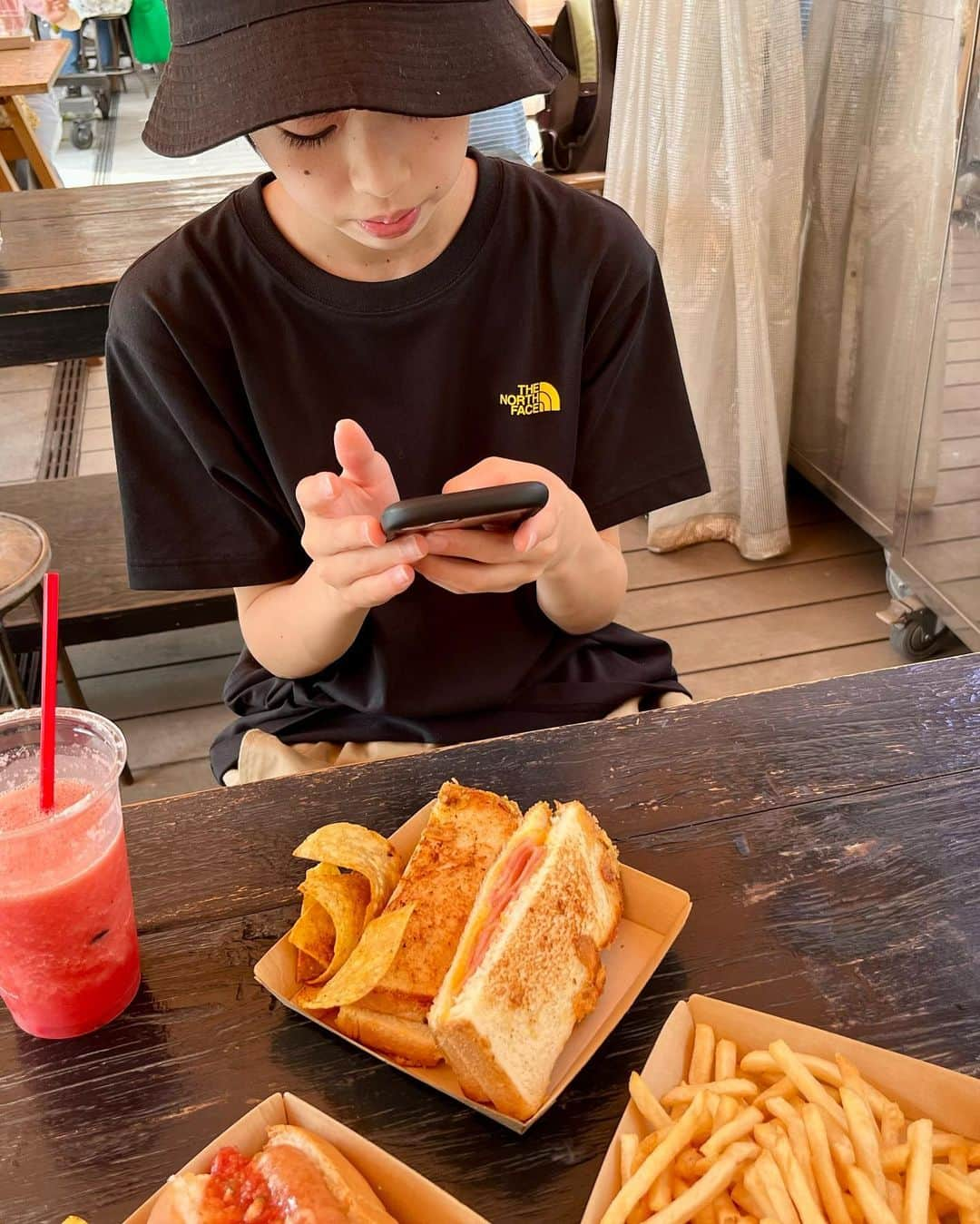 木庭弥生さんのインスタグラム写真 - (木庭弥生Instagram)「🌭🍟😛 きもちいいお休み！」5月21日 20時19分 - yayoikoba