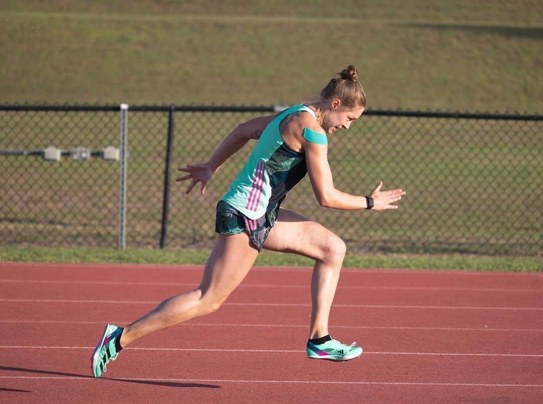 ジーナ・ルケンケムペルのインスタグラム：「Race day in Bermuda 🇧🇲  Let’s go! 🔥  📸 by @jlyles_productions  #teamlückenkemper #teamlueckenkemper #raceday #competition #lovemyjob #lovewhatyoudo」