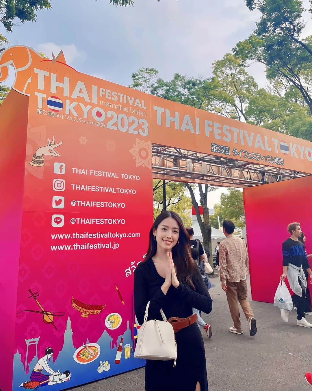 チャナナ沙梨奈さんのインスタグラム写真 - (チャナナ沙梨奈Instagram)「.  4年振りの #タイフェス へ🇹🇭  タイ料理大好きだし、 普段タイ料理のお店でないの料理が あるから嬉しい☺️✨  人いっぱいで並ぶの大変だったけど 必要以上に買って 楽しい2日間でした👏🏻😋🍴  #チャナナ沙梨奈 #タイと日本のハーフ  #タイ料理 #タイ料理大好き」5月21日 20時29分 - chananasarina