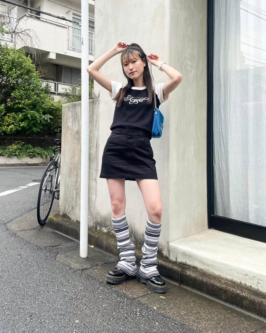 XGIRL_ootdさんのインスタグラム写真 - (XGIRL_ootdInstagram)「#xgirl_ootd @ayanaaan_26 158cm 　 XLARGE/X-girl SHINJUKU STAFF 　 ----------------------------------------------- ▪️RHINESTONE LOGO S/S RAGLAN BABY TEE ￥6,050(税込) ▪️CHINO MINI SKIRT ￥12,100(税込) ▪️STRIPED LEG WARMER ￥4,950(税込) ▪️CHAIN SHOULDER BAG ￥8,250(税込) -----------------------------------------------  #xgirl #xgirljp #エックスガール #ストリートコーデ #ストリート系女子 #ストリート女子 #ストリートファッション #チビt #ロゴt #tシャツ #tシャツコーデ  #ショルダーバッグ #ハンドバッグ #レッグウォーマー #ミニスカート #y2k #y2kファッション #y2kstyle」5月21日 20時29分 - xgirl_ootd