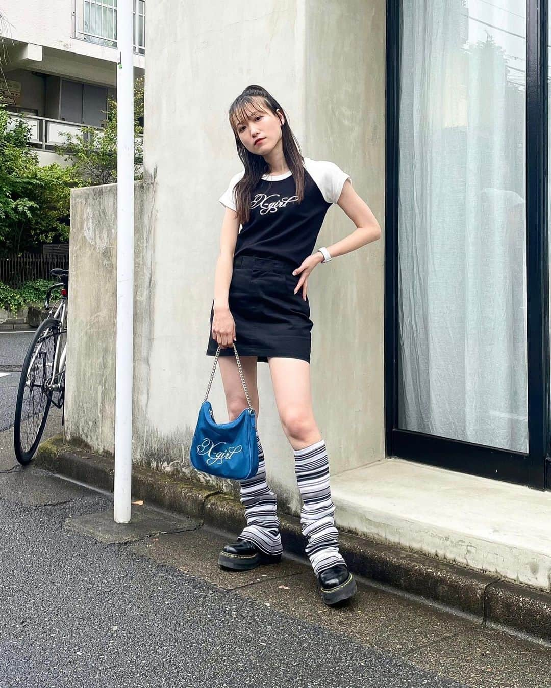 XGIRL_ootdのインスタグラム：「#xgirl_ootd @ayanaaan_26 158cm 　 XLARGE/X-girl SHINJUKU STAFF 　 ----------------------------------------------- ▪️RHINESTONE LOGO S/S RAGLAN BABY TEE ￥6,050(税込) ▪️CHINO MINI SKIRT ￥12,100(税込) ▪️STRIPED LEG WARMER ￥4,950(税込) ▪️CHAIN SHOULDER BAG ￥8,250(税込) -----------------------------------------------  #xgirl #xgirljp #エックスガール #ストリートコーデ #ストリート系女子 #ストリート女子 #ストリートファッション #チビt #ロゴt #tシャツ #tシャツコーデ  #ショルダーバッグ #ハンドバッグ #レッグウォーマー #ミニスカート #y2k #y2kファッション #y2kstyle」