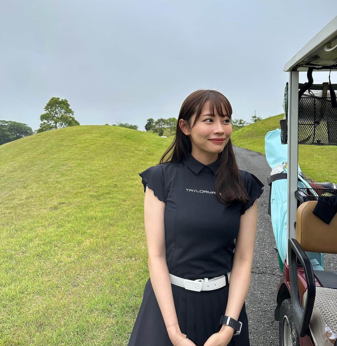 高木由梨奈さんのインスタグラム写真 - (高木由梨奈Instagram)「友達とラウンド⛳️✨ この @taylormade_golf_japan_apparel_ のウェア可愛くないですか？🥹 スカートはスイングするたびにヒラ〜ってするの👗最近のイチオシコーデです♡ ちなみにスコアは103でした〜✌️(4枚目) 自分的にはとても良いスコア☺️ ベストの102まで後一歩だったけどそこまで大きなミスもしないでいい調子で回れました⛳️！ 100切りがんばる〜！！  #ゴルフウェア #ゴルフ女子 #ゴルフ女子コーデ #100切り #テーラーメイド #テーラーメイドアパレル」5月21日 20時31分 - yurina_takagi