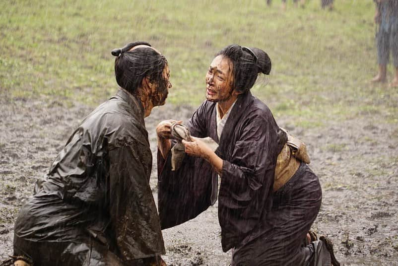 田中美里のインスタグラム：「私が出演している#映画 「#二宮金次郎　」が #東京都写真美術館 ホール　で5月23日からアンコール 上映されます。  嬉しい事に再々上映。  二宮金次郎の教え「#積小為大 」 小さな努力をこつこつと積み重ねていけば、いずれは大きな収穫や力に結びつくという意味ですが、まさにその言葉のような作品です。  私は二宮金次郎の妻なみを演じています。  観ていただけたら嬉しいです。  2023年5月23日～5月28日  26日（金）は休映日なのでお気をつけくださいね。  上映時間 ①13:00　 ②16:00　 ③18:50   会場：#東京都写真美術館ホール  当日券： 一般1,500円　 高校生・大学生・シニア1,200円 中学生以下無料   問い合わせ先：03-3518-6345   #合田雅史  #田中美里  #五十嵐匠監督  #東京都写真美術館ホール  #恵比寿」