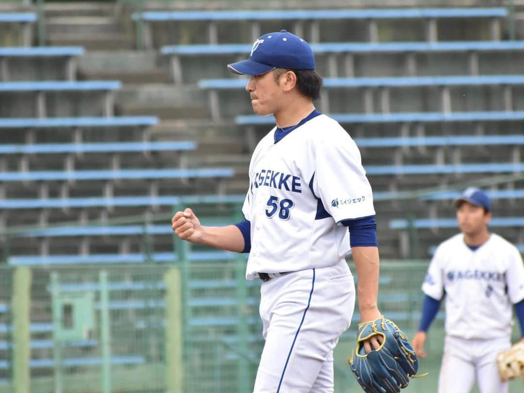 高野圭佑さんのインスタグラム写真 - (高野圭佑Instagram)「🏆都市対抗栃木予選優勝しました  昨年は独立リーグ栃木ゴールデンブレーブス。  一昨年は台湾プロ野球の 中信兄弟   そして今年から社会人野球エイジェック。  毎日、素晴らしい環境の中でプレーさせて貰ってる事に感謝してます⚾️  ここ数年は毎年新しいチームに移籍し 新たな仲間と個人の目標に向けてプレーしてましたが、  今年からは「都市対抗で優勝する」という、個人の目標ではなくチームの目標で戦うことに  新鮮さと新たな楽しみ  を感じてます。  🟦エイジェックの投手は16人です この16人全員で27個のアウトを取り  一つ一つ勝ち進んで行けたらと思います!!  次は北関東予選頑張ります!!! エイジェックと高野の応援来てね♫  #エイジェック　 #小林雅英　コーチ #高野圭佑 #千葉ロッテマリーンズ #都市対抗 優勝　 #栃木　いちご美味い❤️」5月21日 20時36分 - keisuke_takano58