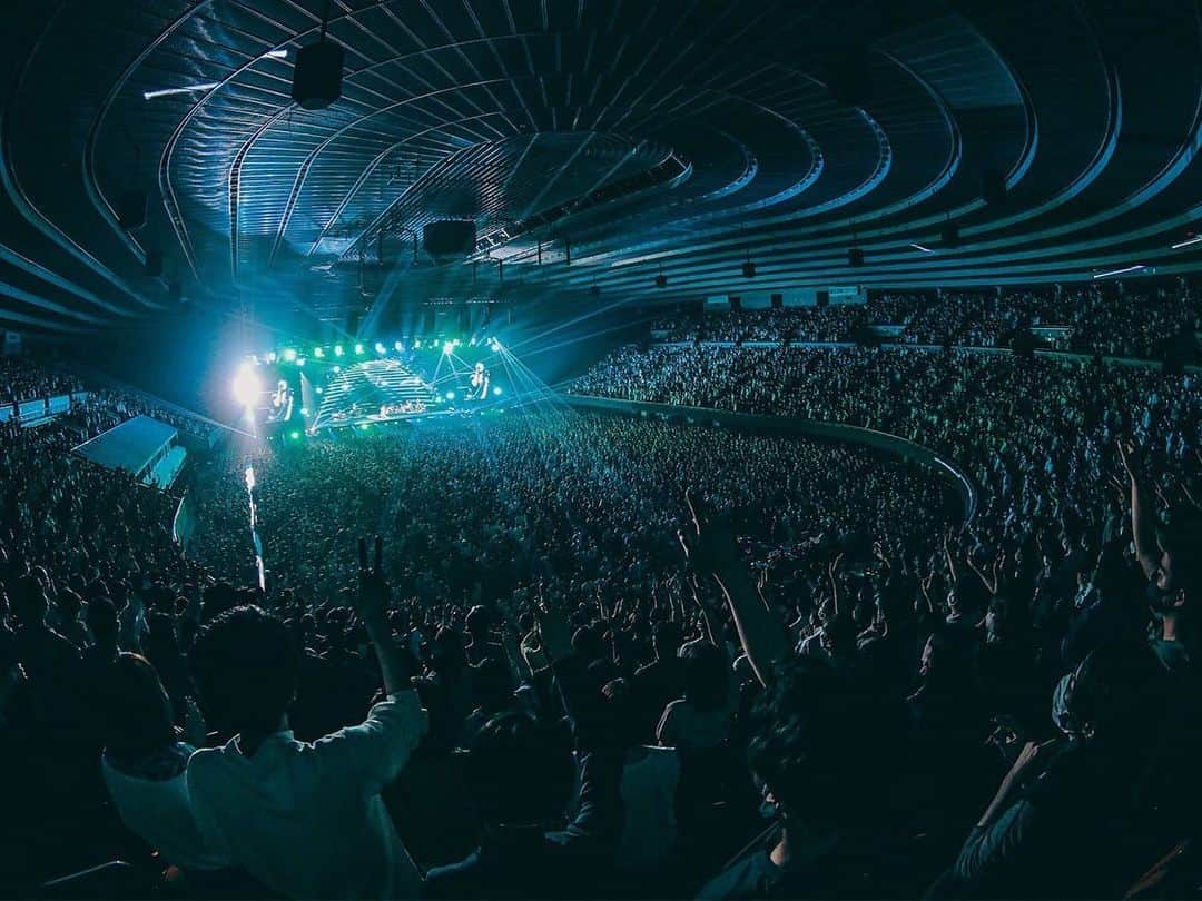 岡部磨知さんのインスタグラム写真 - (岡部磨知Instagram)「Aimer Arena Tour 2023 -nuit immersive- 大阪公演2daysにしてツアーファイナル、全6公演終わってしまいました…楽しすぎてあっという間でした🥲💫！　ツアーロスだぁ〜。。 #aimer  #吉田宇宙ストリングス  #violin  #live」5月21日 20時49分 - machi_okabe