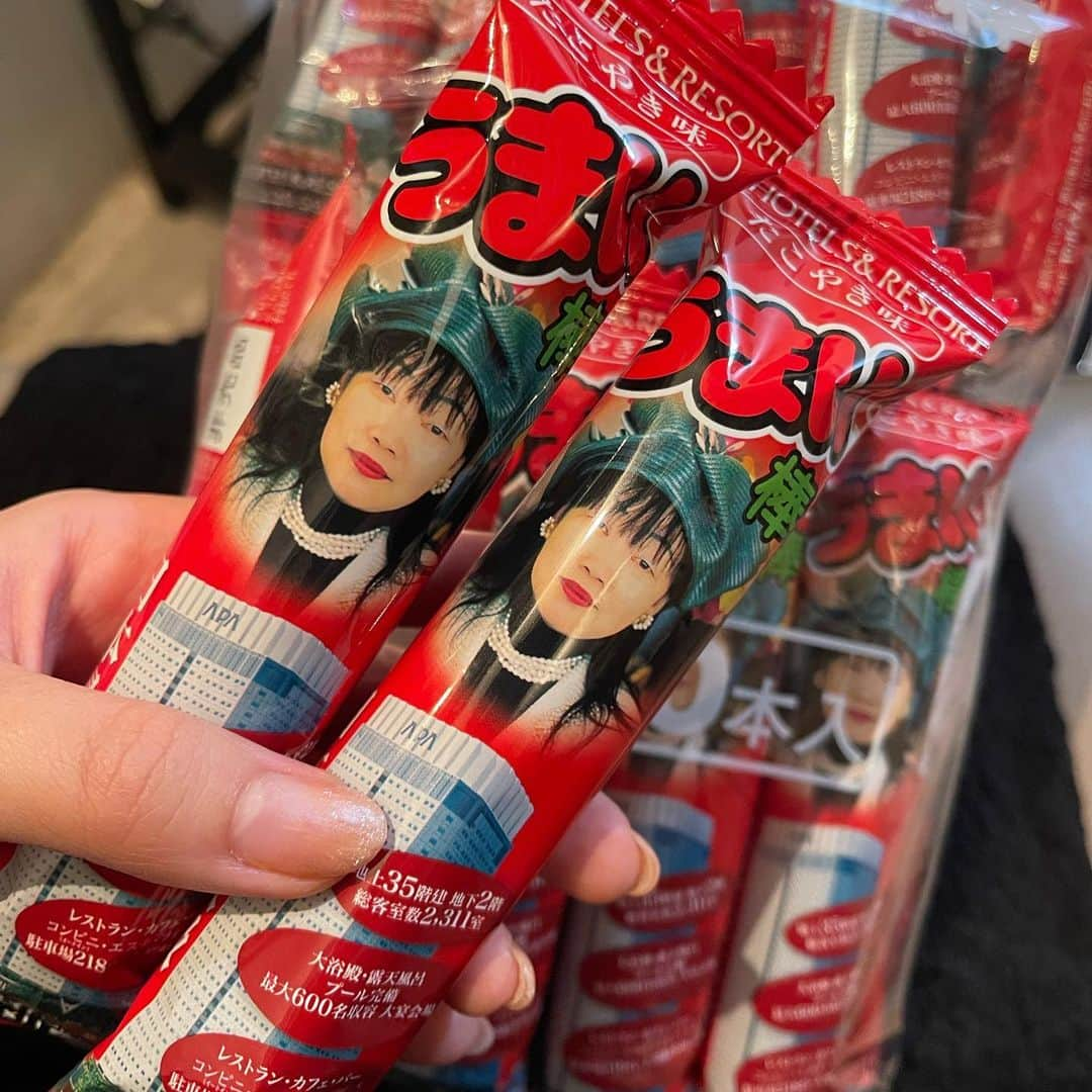 加藤綾菜さんのインスタグラム写真 - (加藤綾菜Instagram)「巨人の槙原さんの息子さんの素敵な結婚式でした、、、❤️ 結婚式って本当に幸せな気持ちになりますね。 開始すぐに泣いた🥲🥲 同じ席の友達メグちゃんとも泣き顔笑いあって楽しかったな〜！  アパホテルの社長の息子さんアパグループ専務の元谷拓さんに書籍と、うまい棒頂きました〜😆🩷 銀だこの佐瀬社長さんもありがとうございました😊  とっても良い日です♪」5月21日 20時44分 - katoayana0412