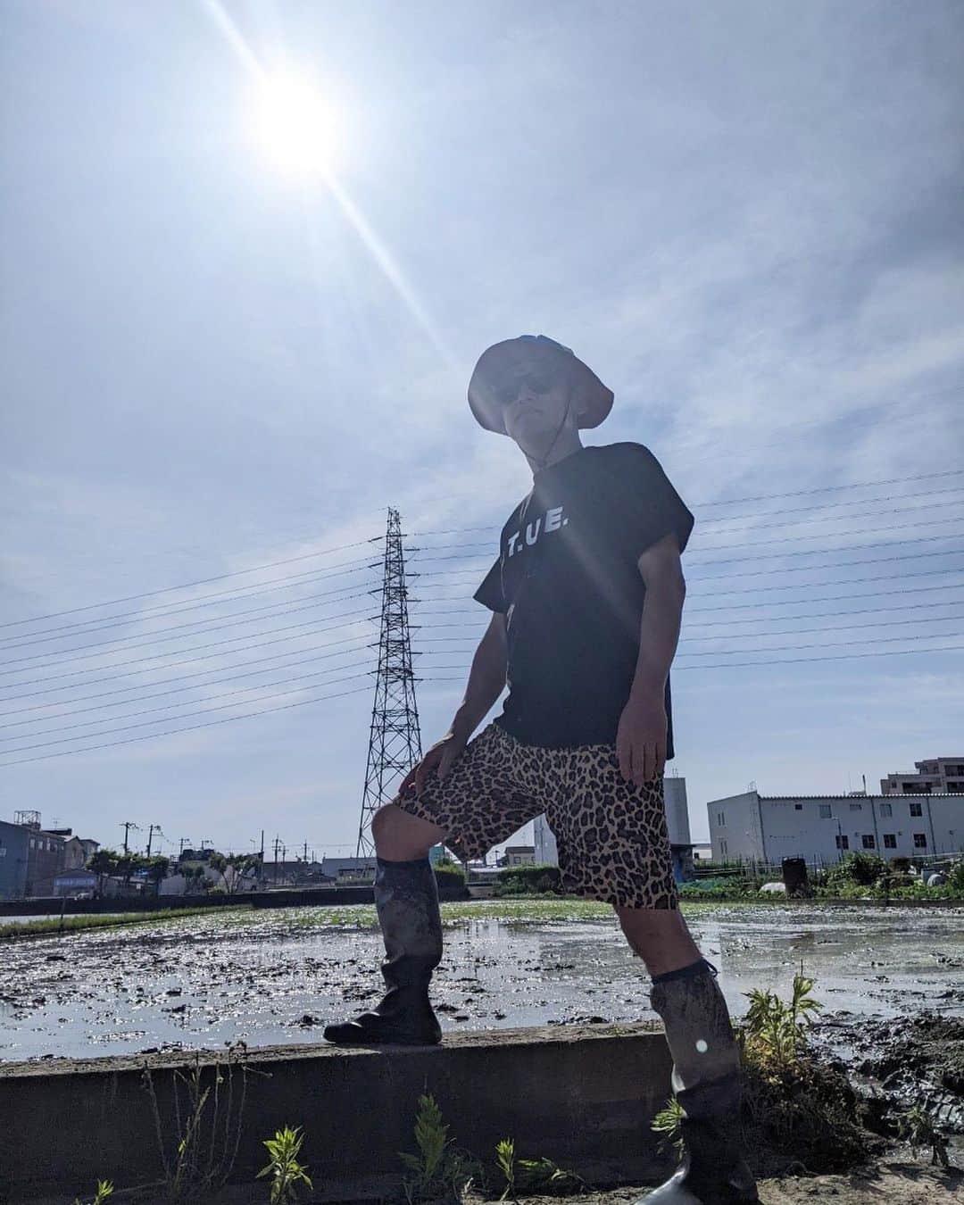 宮田麺児さんのインスタグラム写真 - (宮田麺児Instagram)「地球と繋がる それが　「田植え」 繋がって来ました。  #田植え #山田錦 #東大阪」5月21日 20時45分 - miyatamenji