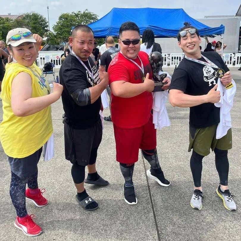 ぢゃいこさんのインスタグラム写真 - (ぢゃいこInstagram)「✈️日米友好祭✈️ Strongman challenge(横田基地筋肉番付) なんとか怪我なく無事に終えることが出来ました👏 女性参加者は一人のみで順位はつかなかったものの、大盛り上がりの何百人もの方々の前で出来たのは良い経験になりました🙇‍♀️ 本当にありがとうごぢゃいマッスル💕💪 一人の新喜劇座員として、今後の吉本新喜劇の中で役立てるように！活躍できるように！の思いを込めて、吉本新喜劇Tシャツで挑ませて頂きました👕 これからも、私に出来ること、私にしか出来ないこと…とにかく何でも がむしゃらに頑張りマッスル🔥💪 #横田基地 #日米友好祭 #yokotaairbase #Strongmanchallenge #ストロングマンチャレンジ #ストロングマンコンテスト #ストロングマン　#ストロングウーマン #ぢゃいこ #吉本新喜劇ぢゃいこ #吉本新喜劇」5月21日 20時47分 - dyaimeshi