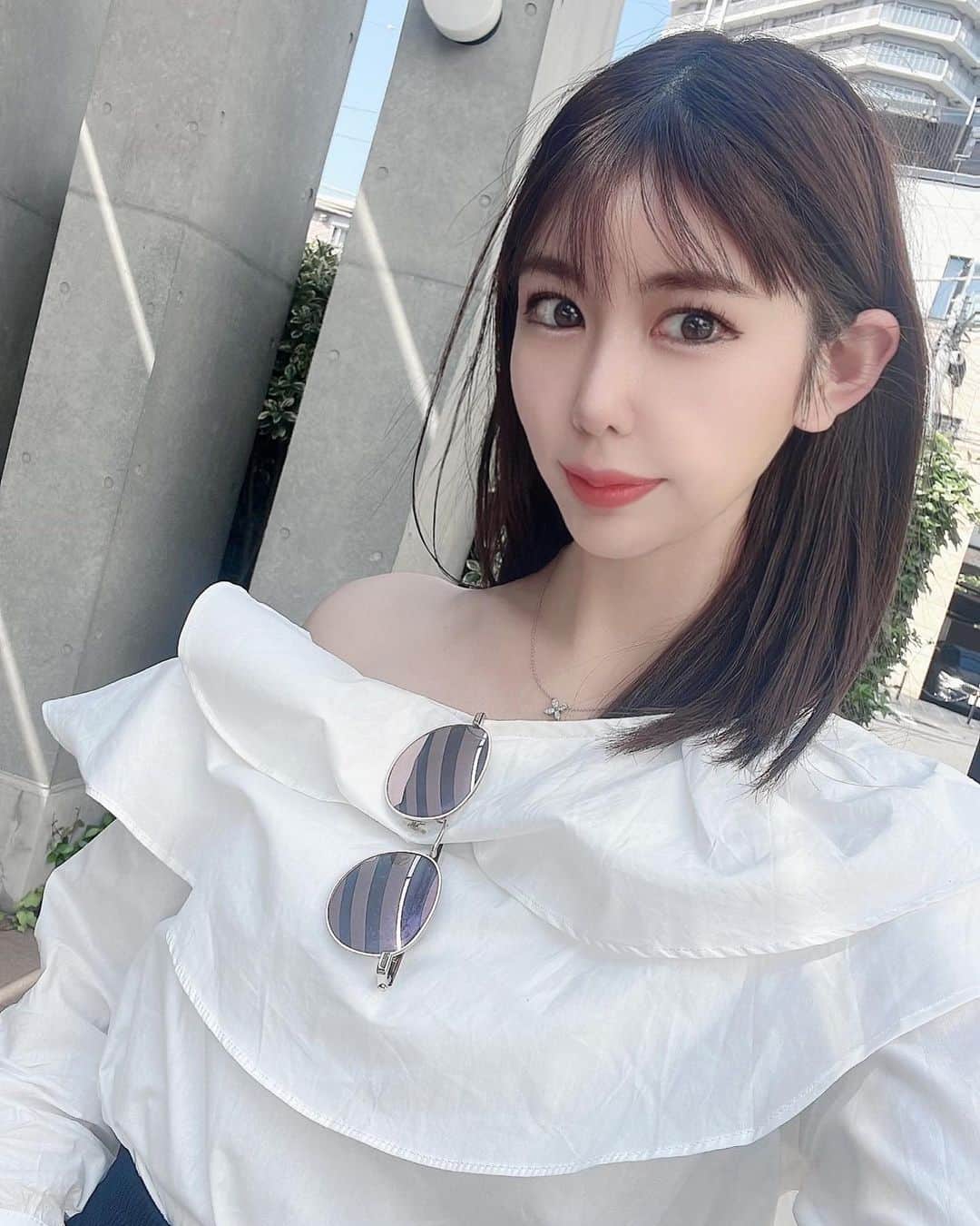 のインスタグラム：「🍰♡🌈 ・ 投稿はちょっと久しぶりになっちゃいましたが、先週はほんとに長く感じました😂 学校生活が始まってから仕事、家庭のことをこなすのはどれも完璧にはできてないかも、、っという劣等感もあったりするんだけど、ステキな助言を頂いて私らしくたまに休憩をはさみながら頑張っていこうとおもいます♡ ・ いつもみてくださったり応援してくれてありがとうございます😊 明日からも頑張りましょうね❣️  ・ ・ ・ ・  #大人可愛いコーデ #大人可愛い #セルフポートレート #shein #プチプラコーデ #大人カジュアル  #大人コーデ #学生コーデ #料理教室 #料理教室東京 #美肌 #美肌ケア #美容好きな人と繋がりたい #小顔エステ #美肌作り #アラサー美容 #アラサー女子 #アラサーママ #アラフォー美容 #アラフォーコーデ #すっぴんメイク #美白ケア #japanesegirl  #オルチャンメイク #japanstyle #つぶやき」