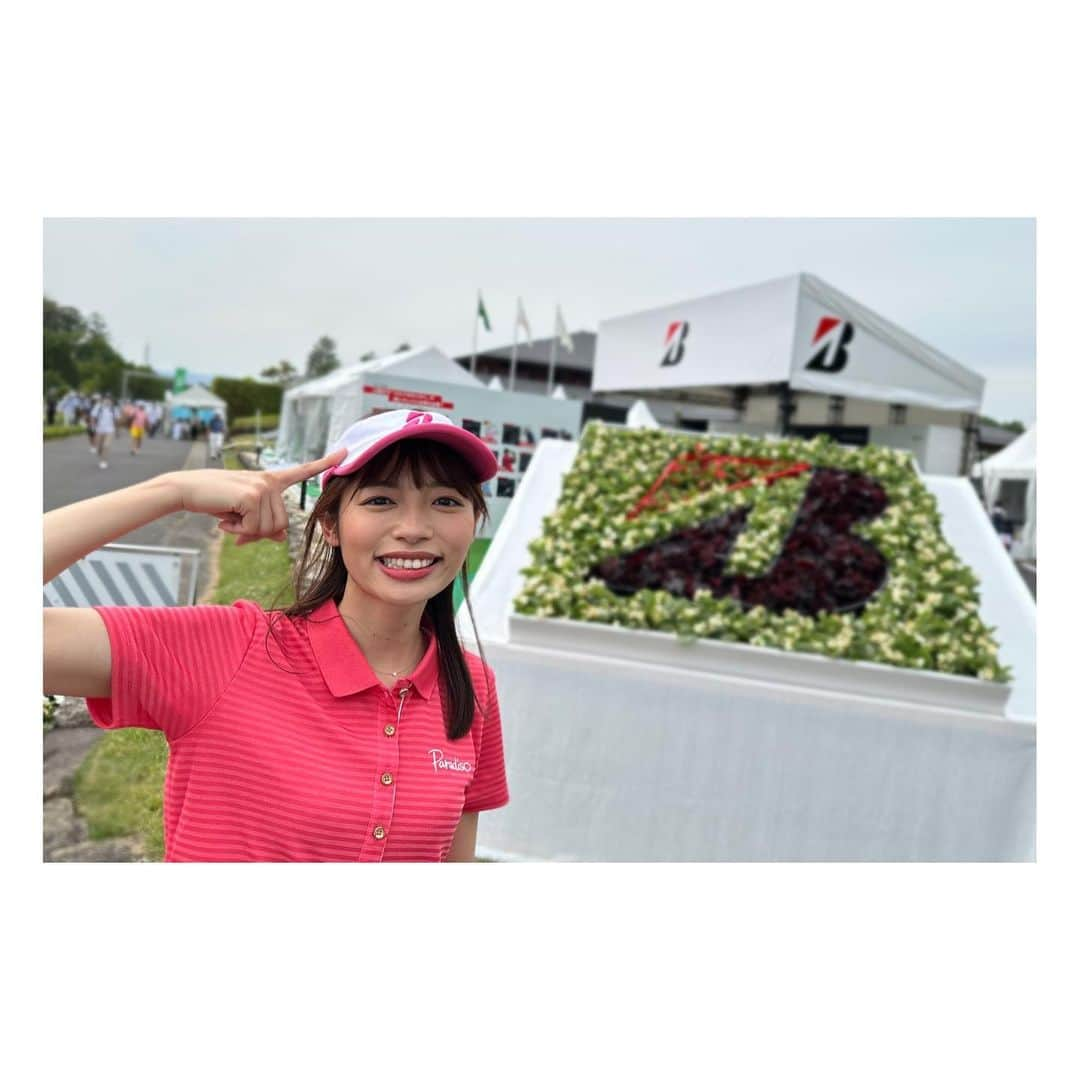 阿部芳美さんのインスタグラム写真 - (阿部芳美Instagram)「#ブリヂストンレディスオープン ⛳️✨  #山下美夢有 選手、本当に強かったです！ 優勝おめでとうございます🙇‍♀️✨  大会初日、2日目、最終日は晴れてとても暑く🫠🔥 3日目は雨が強く…☔️  「本当に忙しい天気だ〜」と選手の皆さんが口にしていたのが印象的でした😵‍💫💦  出場選手の皆様、会場に足を運んでくださった皆様、お疲れ様でした！ありがとうございました🏌️‍♀️🌿  私は4日間スタートアナ、中継、表彰式など担当🏋️🔥 各所で頑張るアナウンス部のみんな、そして応援にきてくれた雅さんに会えるとホッとしたな〜🥰🫶  ペアを組んでやり切った赤木ちゃん！4日間ありがとう〜〜🤍🤍🤍  #中京ゴルフ倶楽部石野コース  #女子プロゴルフ」5月21日 21時00分 - yoshimi_abe0410