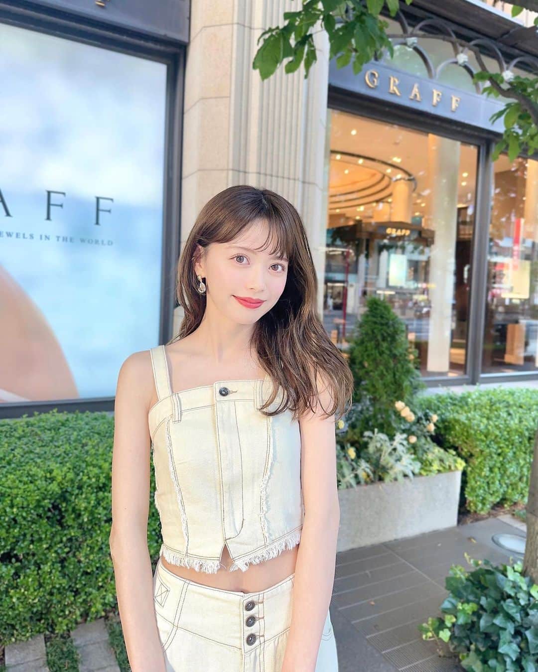 のインスタグラム：「🤍💚  お気に入りのセットアップ🏹 @tothesea_hawaii   カラーも上下合わせ(ミニスカートもあったの！)も、 どれもかわいくてすごくまよった！ ライトブルーの方にしたらルセラとかnew jeansみ あってかわいいかな？って思ったけど、普段着やすい この色にした☺️✧  余談。 写真は2枚目が自分的にはいいかな？と思ったのですが、Twitterでのご意見はこの1枚目が圧倒的に人気？というか、いいよ！って言ってもらえたのでこちらにしてみたよ\♡/(みんなの意見に忠実🐶)  #me #tbt #totheseahawaii #setup」